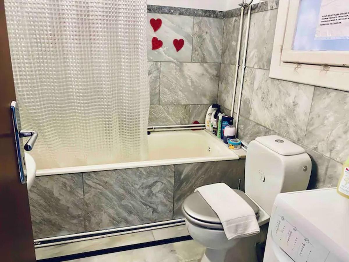 Ferienwohnung 4Bdr Amazing Spacious Full Apt In Plaka Athen Exterior foto